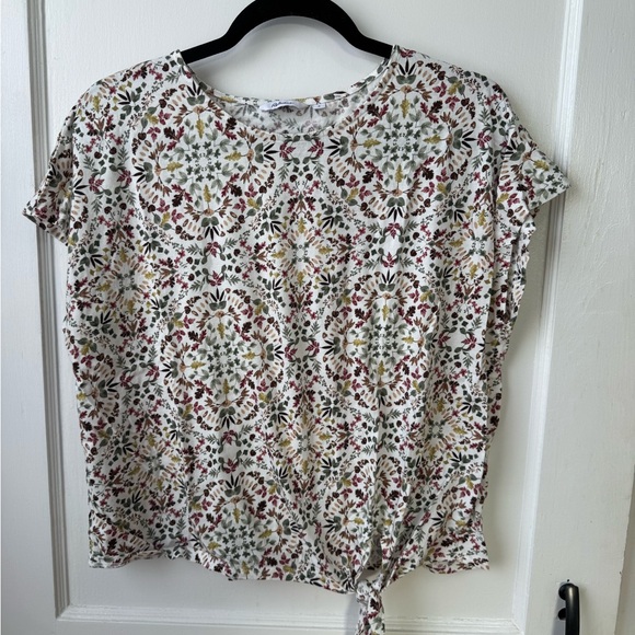 Reitmans Tops - 2/$20 Reitmans Multicolor Floral Tee